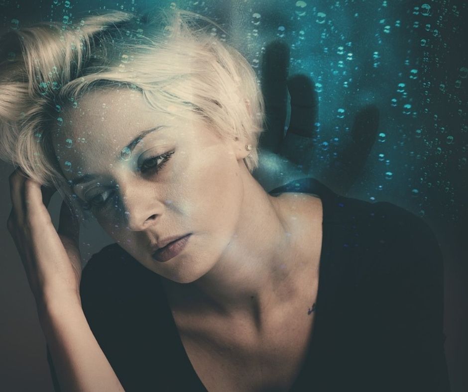 femme epuisee, fatigue chronique, soulager ses douleurs, accompagnement savoie, chambery